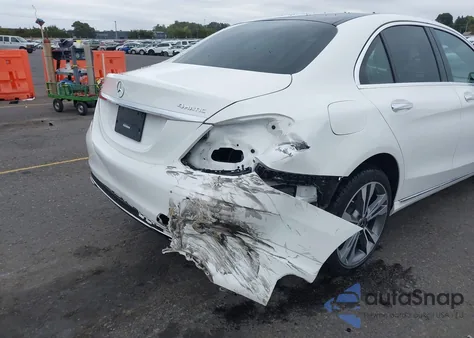 2021 Mercedes-Benz C 300 4Matic z USA, uszkodzony, nr VIN W1KWF8EB8MR625884